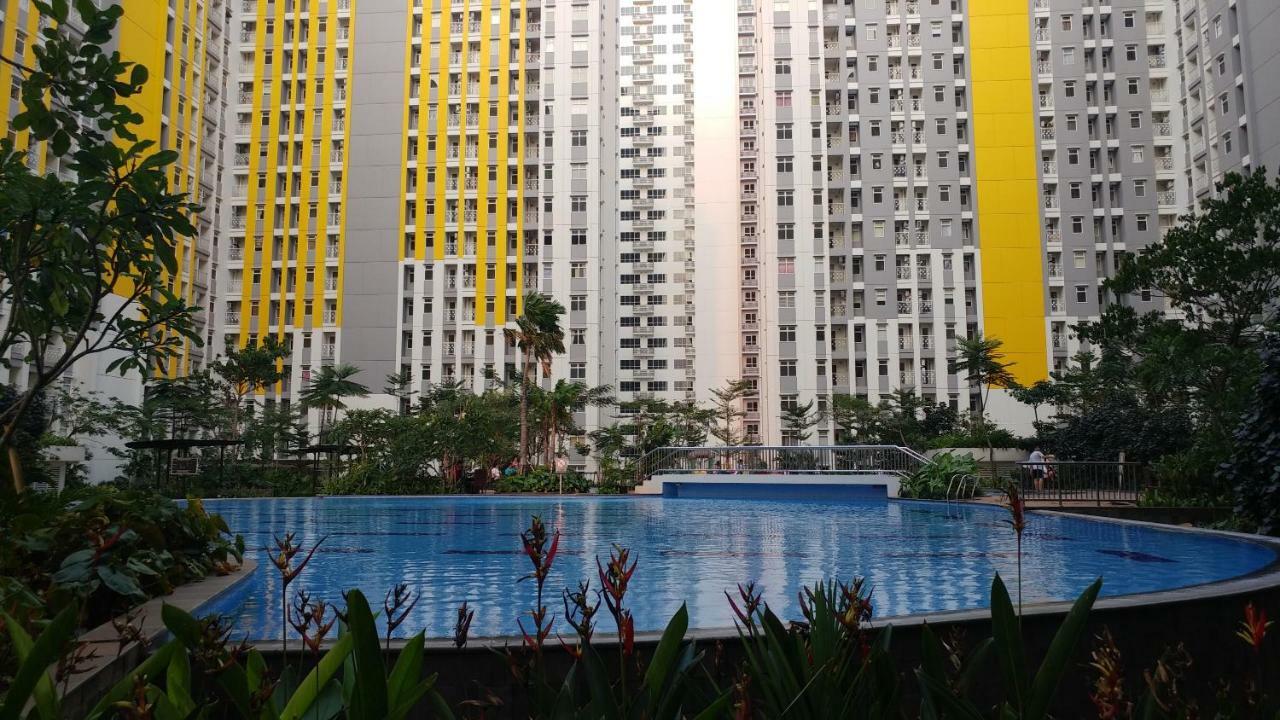 Modern And Bright 2br Springlake By Travelio Bekasi