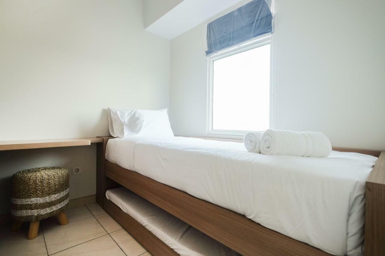 Modern And Bright 2br Springlake By Travelio Bekasi